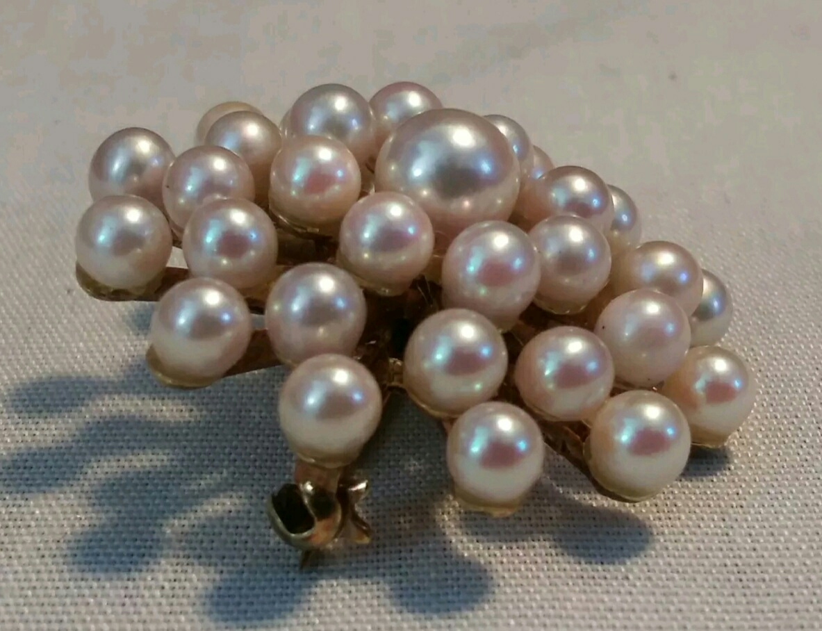 14K Yellow Gold Saltwater Cultured Pearl Cluster style Vintage Brooch - Image 5