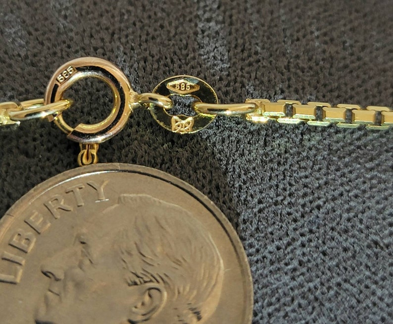 14K Yellow Gold Beveled Box style Necklace Chain with a Spring Ring Clasp - Image 3