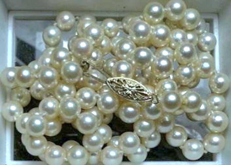 Saltwater Cultured Pearl Necklace with a 14K Yellow Gold Clasp, 18 Inch